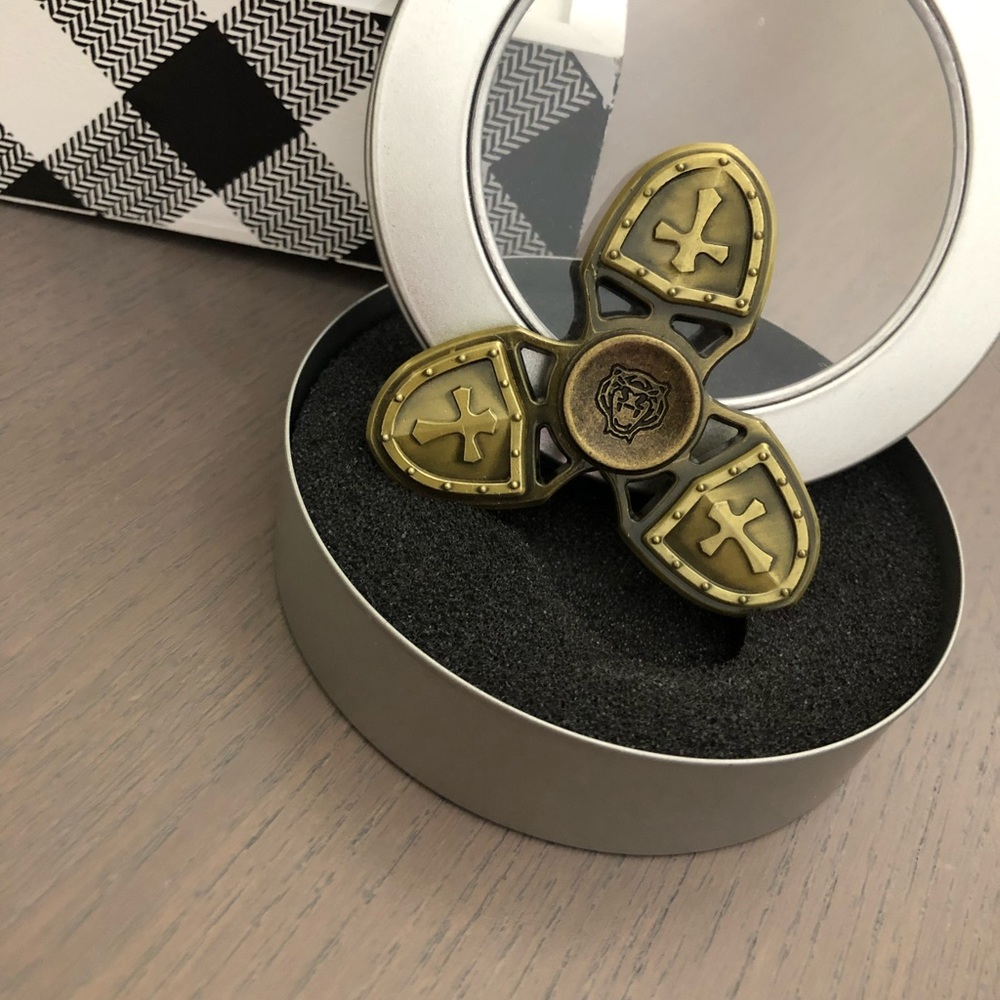 FREE w/ BUNDLE PURCHASE 🎁 FIDGET Spinner